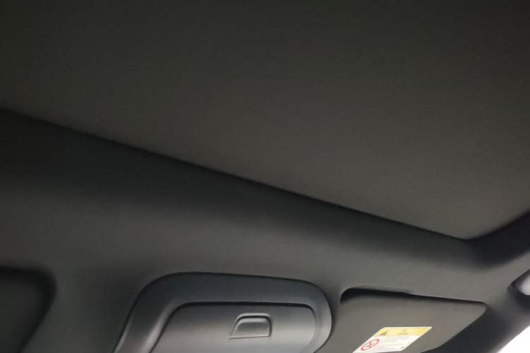 Used Cadillac XT4 2022 28T Two-Wheel-Drive Luxury Version Headliner