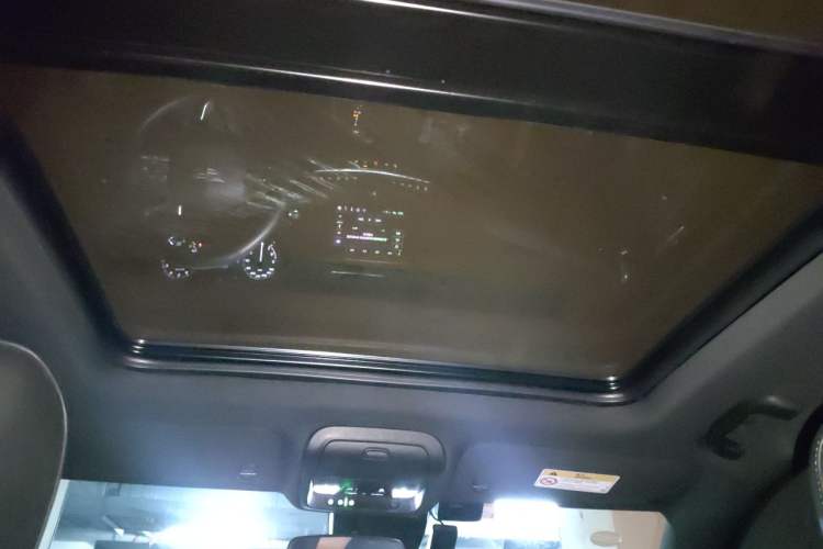 Used Cadillac XT4 2022 28T Two-Wheel-Drive Luxury Version Headliner