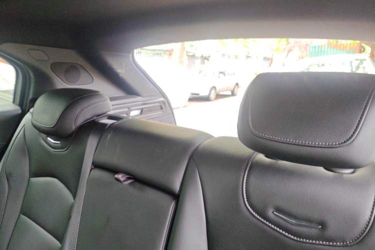 Used Cadillac XT4 2022 28T Two-Wheel-Drive Luxury Version Headliner