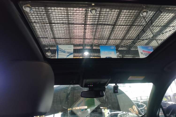 Used Cadillac XT4 2022 28T Two-Wheel Drive Prestige Version Headliner