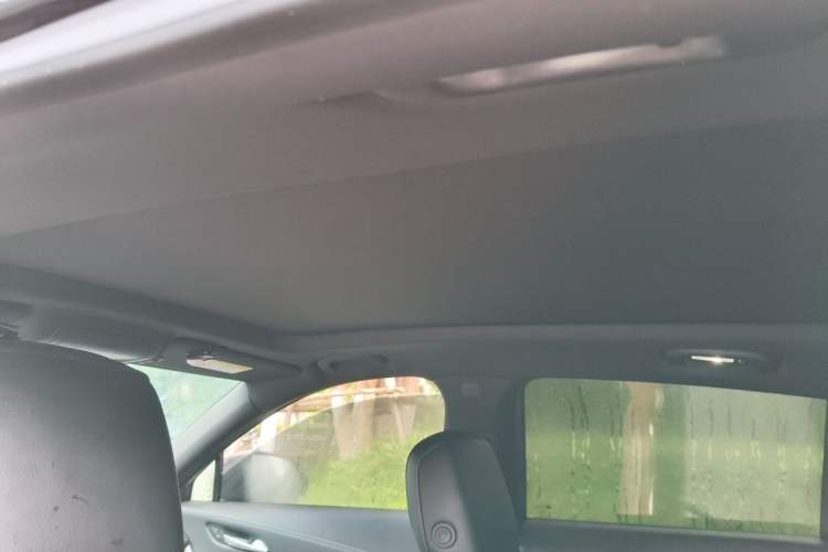 Used Cadillac XT4 2022 28T Two-Wheel-Drive Luxury Version Headliner