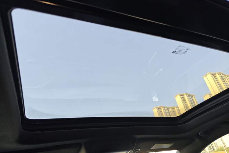 Used Cadillac XT4 2022 28T Two-Wheel-Drive Luxury Version Headliner