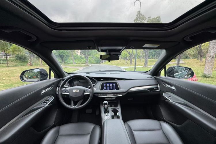 Used Cadillac XT4 2022 28T Two-Wheel-Drive Luxury Version Interior 3