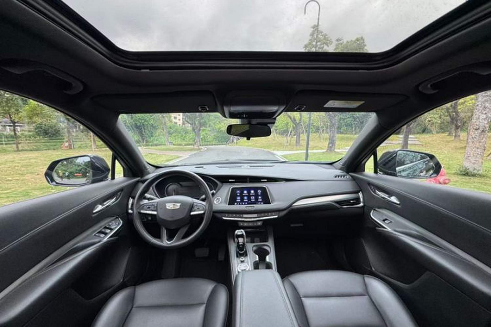 Used Cadillac XT4 2022 28T Two-Wheel-Drive Luxury Version Interior 3