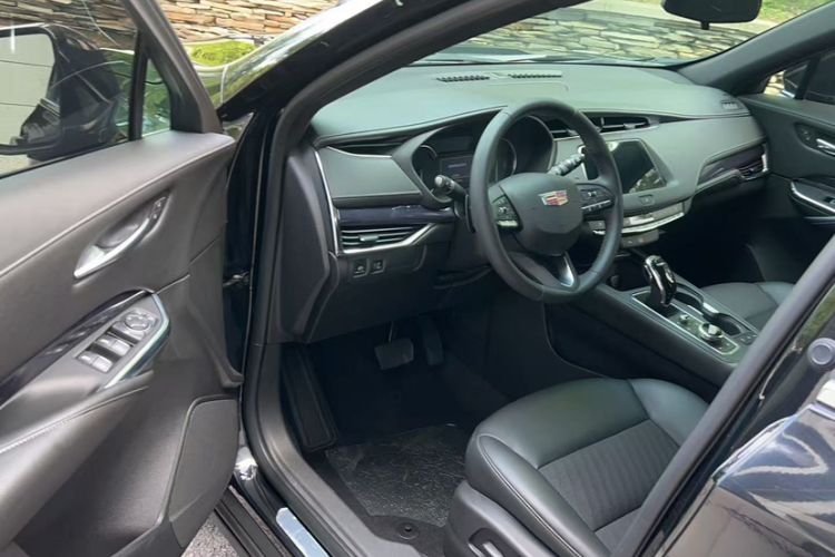 Used Cadillac XT4 2022 28T Two-Wheel Drive Fashion Edition Interior 3