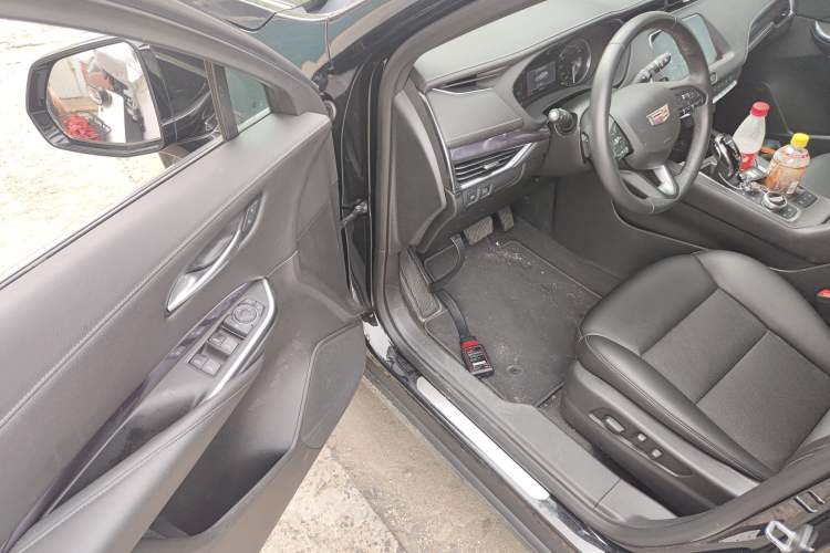 Used Cadillac XT4 2022 28T Two-Wheel Drive Fashion Edition Interior 3