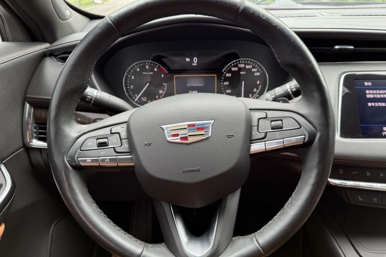 Used Cadillac XT4 2022 28T Two-Wheel Drive Prestige Version Interior 3