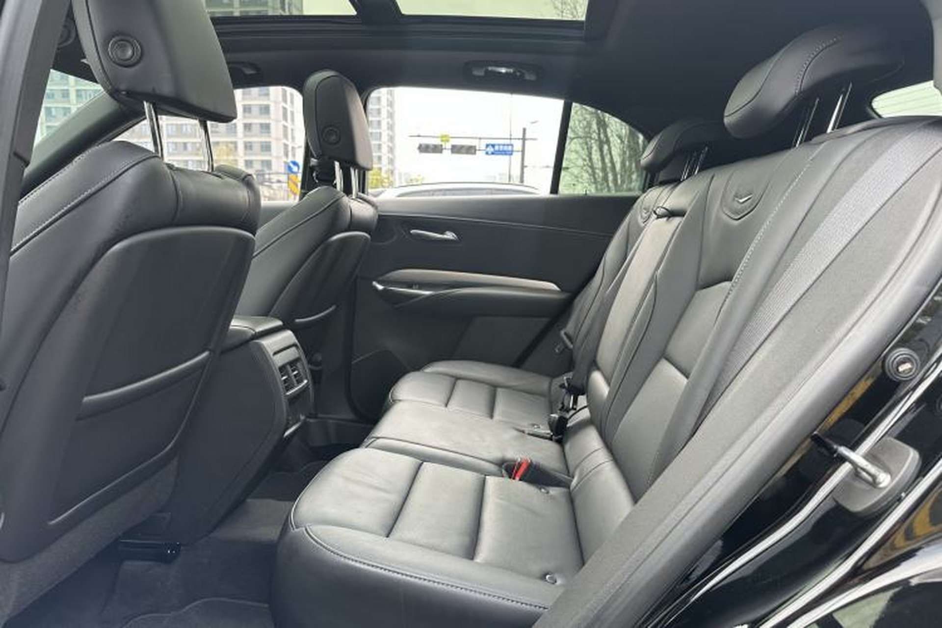 Used Cadillac XT4 2022 28T Two-Wheel Drive Prestige Version Interior 4