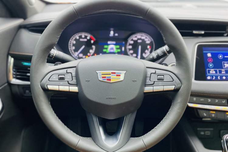 Used Cadillac XT4 2022 28T Four-Wheel Drive Prestige Version Interior 7