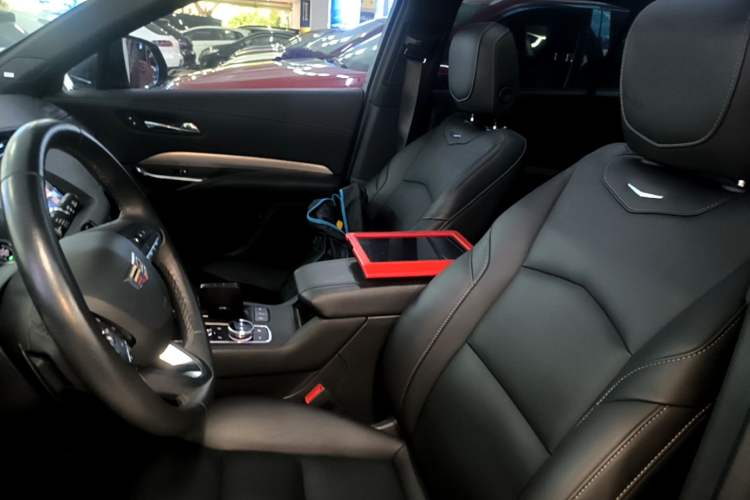 Used Cadillac XT4 2022 28T Two-Wheel-Drive Luxury Version Left Front Seat