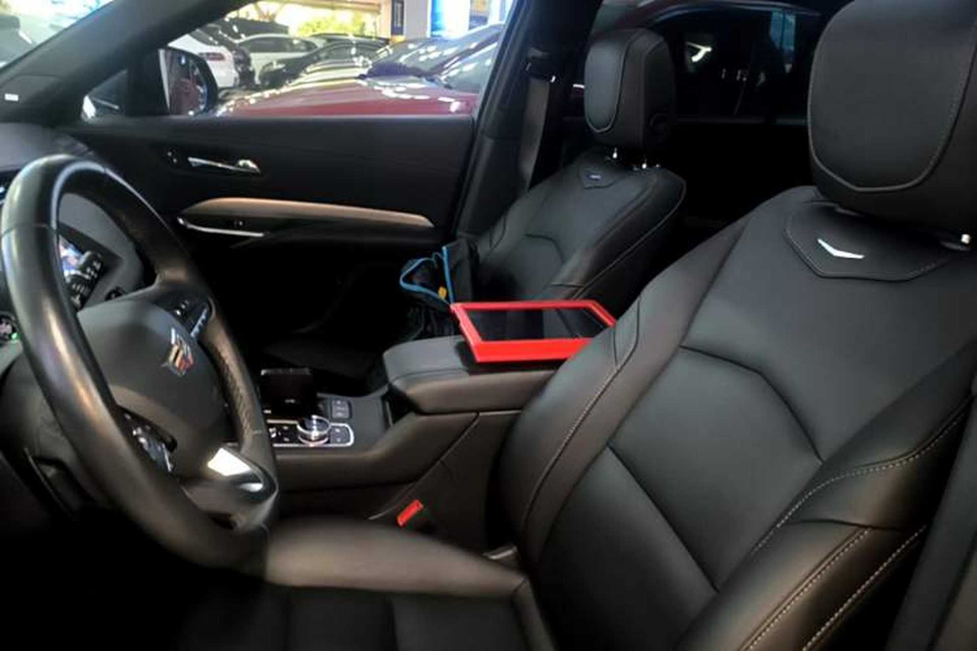 Used Cadillac XT4 2022 28T Two-Wheel-Drive Luxury Version Left Front Seat