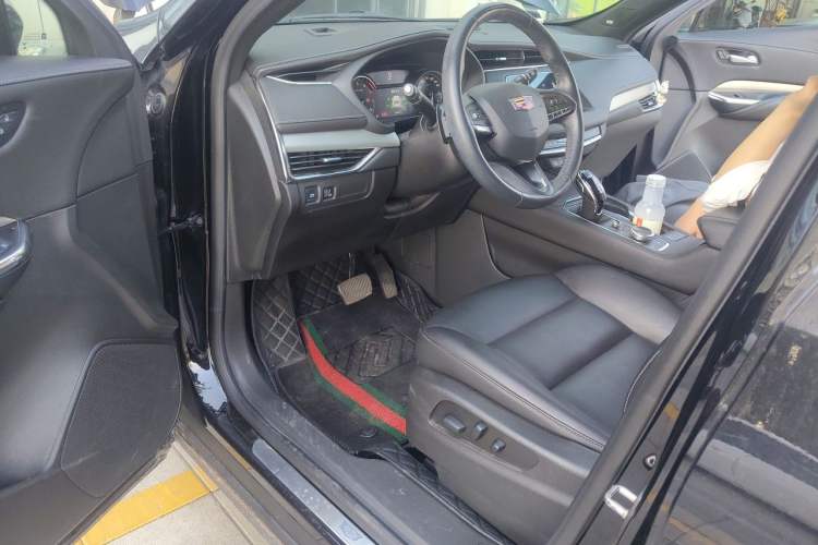Used Cadillac XT4 2022 28T Two-Wheel-Drive Luxury Version Left Front Seat