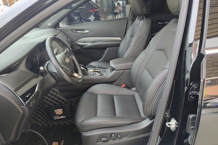 Used Cadillac XT4 2022 28T Two-Wheel-Drive Luxury Version Left Front Seat