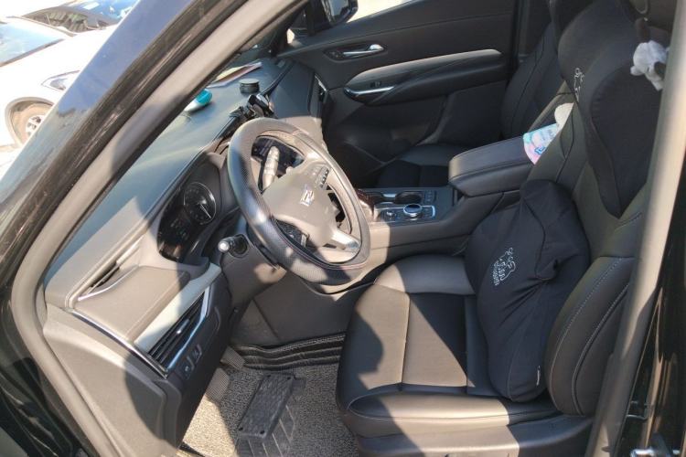 Used Cadillac XT4 2022 28T Two-Wheel-Drive Luxury Version Left Front Seat