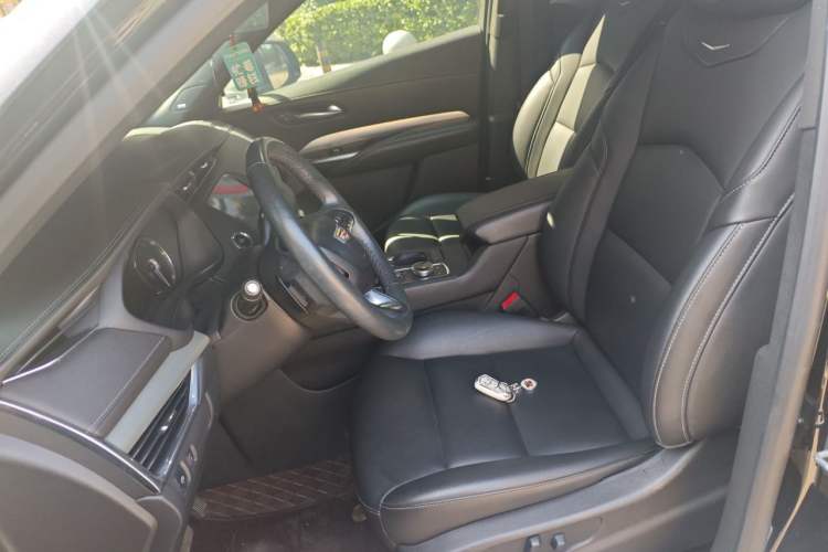 Used Cadillac XT4 2022 28T Two-Wheel-Drive Luxury Version Left Front Seat