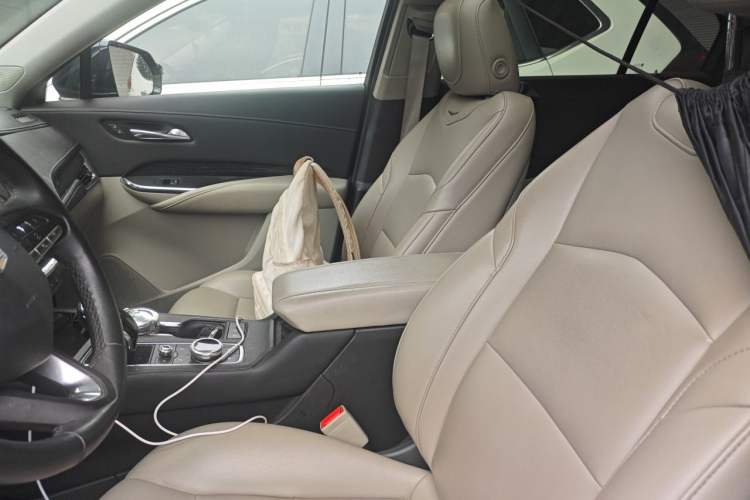 Used Cadillac XT4 2022 28T Two-Wheel-Drive Luxury Version Left Front Seat
