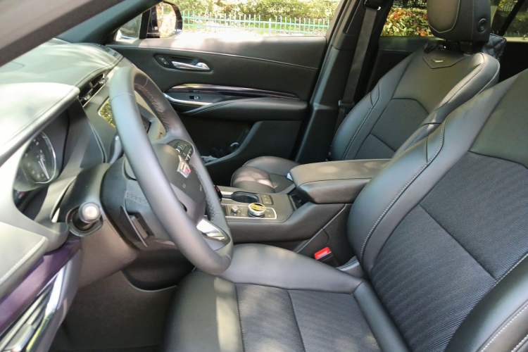 Used Cadillac XT4 2022 28T Two-Wheel Drive Fashion Edition Left Front Seat