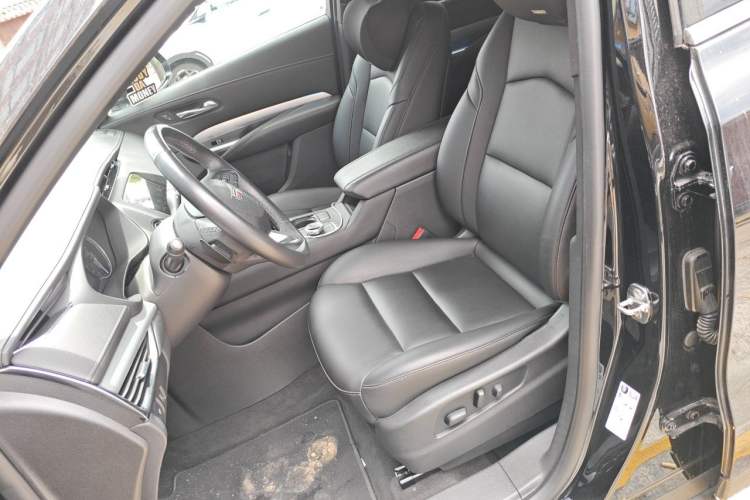Used Cadillac XT4 2022 28T Two-Wheel-Drive Luxury Version Left Front Seat