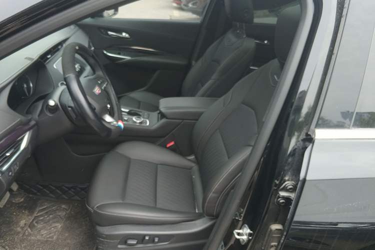 Used Cadillac XT4 2022 28T Two-Wheel Drive Fashion Edition Left Front Seat