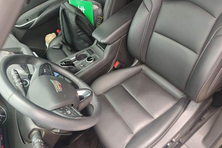 Used Cadillac XT4 2022 28T Two-Wheel-Drive Luxury Version Left Front Seat