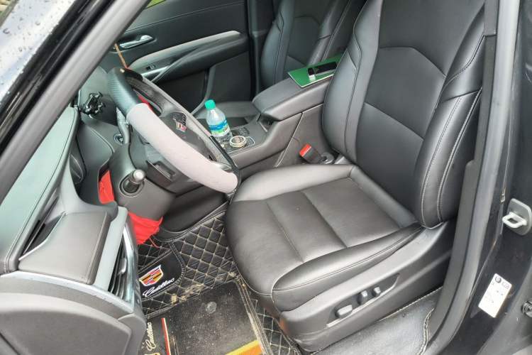 Used Cadillac XT4 2022 28T Two-Wheel-Drive Luxury Version Left Front Seat