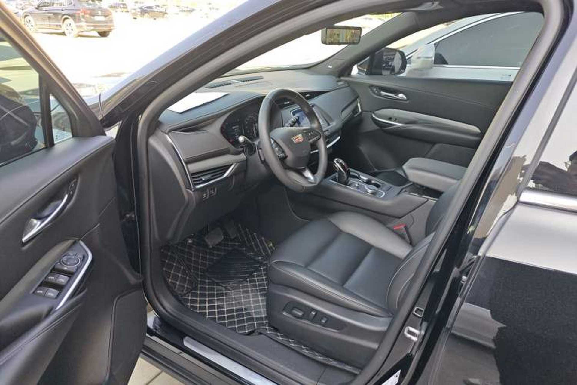 Used Cadillac XT4 2022 28T Two-Wheel-Drive Luxury Version Left Front Seat