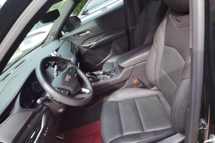 Used Cadillac XT4 2022 28T Four-Wheel Drive Platinum Edition Left Front Seat