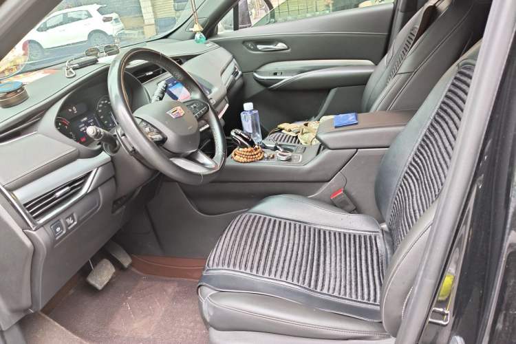 Used Cadillac XT4 2022 28T Two-Wheel-Drive Luxury Version Left Front Seat
