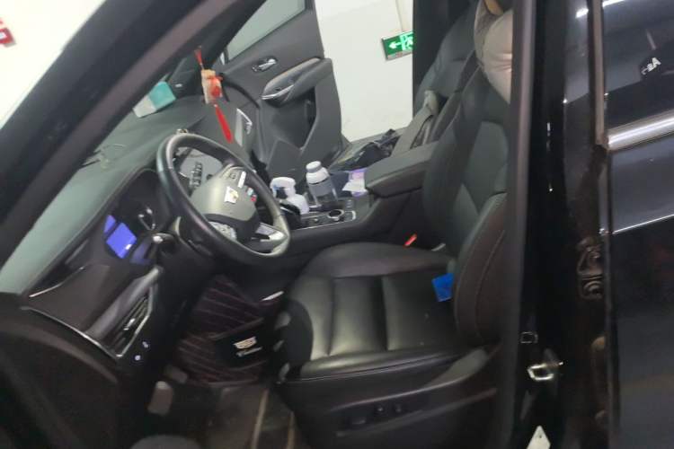 Used Cadillac XT4 2022 28T Two-Wheel-Drive Luxury Version Left Front Seat