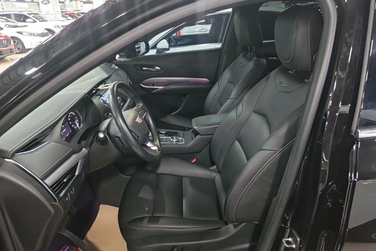 Used Cadillac XT4 2022 28T Two-Wheel-Drive Luxury Version Left Front Seat