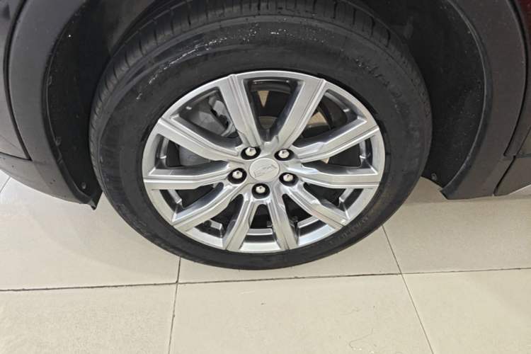 Used Cadillac XT4 2022 28T Two-Wheel Drive Prestige Version Left Front Wheel Hub