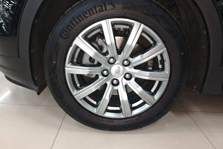 Used Cadillac XT4 2022 28T Two-Wheel Drive Prestige Version Left Front Wheel Hub