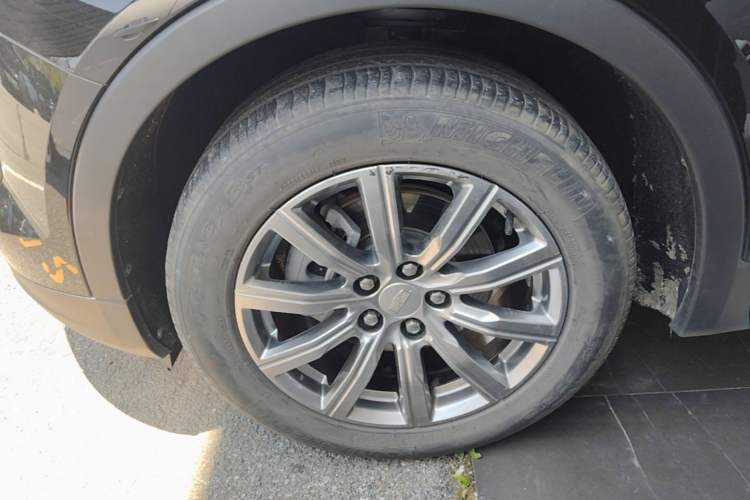 Used Cadillac XT4 2022 28T Two-Wheel-Drive Luxury Version Left Front Wheel Hub