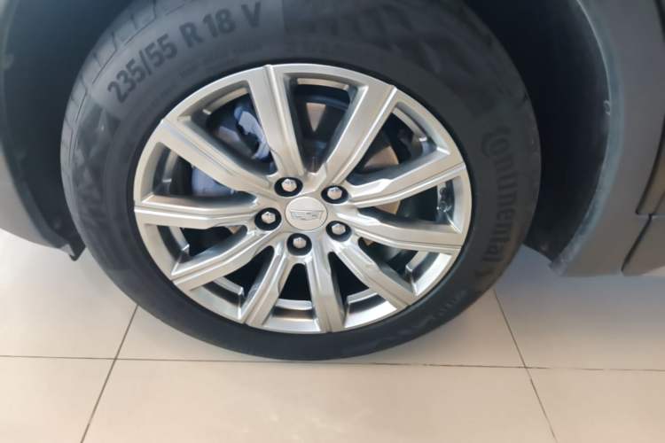 Used Cadillac XT4 2022 28T Two-Wheel Drive Prestige Version Left Front Wheel Hub