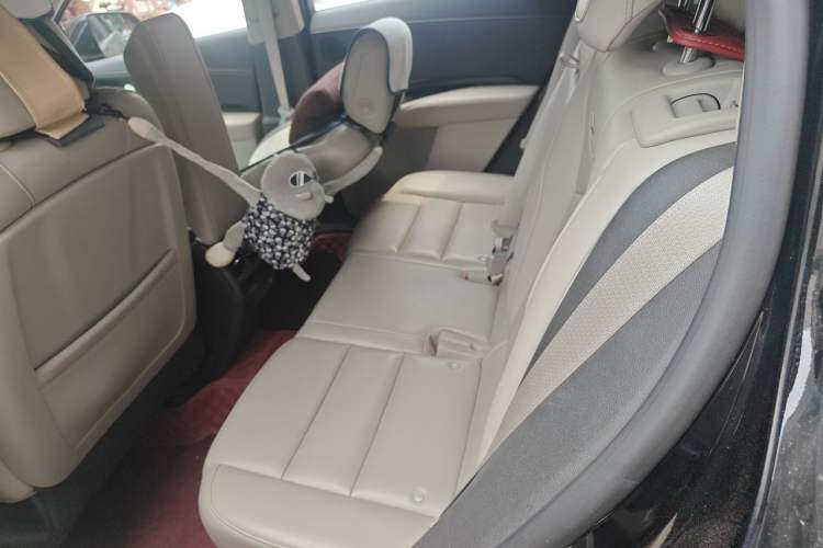 Used Cadillac XT4 2022 28T Two-Wheel-Drive Luxury Version Left Rear Seat