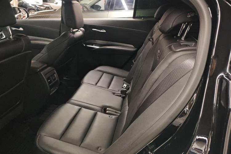 Used Cadillac XT4 2022 28T Two-Wheel-Drive Luxury Version Left Rear Seat