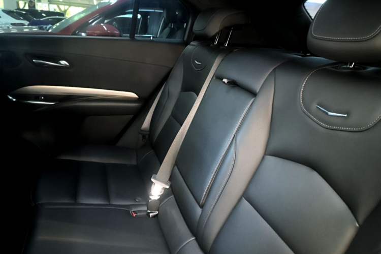 Used Cadillac XT4 2022 28T Two-Wheel-Drive Luxury Version Left Rear Seat