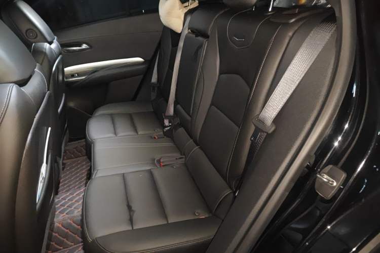 Used Cadillac XT4 2022 28T Two-Wheel-Drive Luxury Version Left Rear Seat