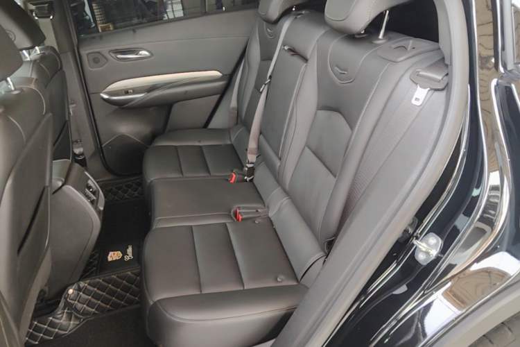 Used Cadillac XT4 2022 28T Two-Wheel-Drive Luxury Version Left Rear Seat