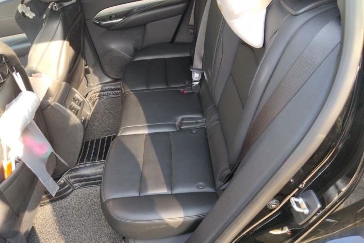 Used Cadillac XT4 2022 28T Two-Wheel-Drive Luxury Version Left Rear Seat