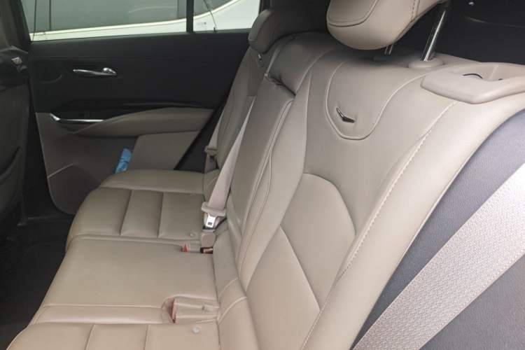Used Cadillac XT4 2022 28T Two-Wheel-Drive Luxury Version Left Rear Seat