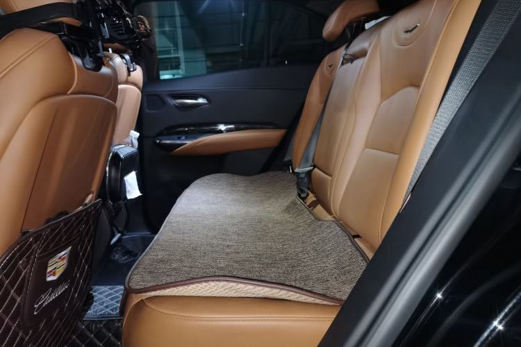Used Cadillac XT4 2022 28T Four-Wheel Drive Prestige Version Left Rear Seat