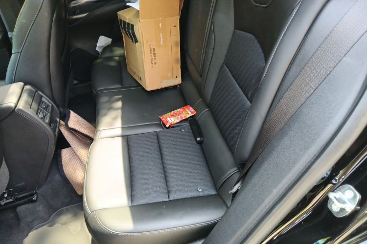 Used Cadillac XT4 2022 28T Two-Wheel Drive Fashion Edition Left Rear Seat