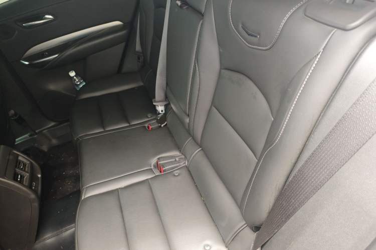 Used Cadillac XT4 2022 28T Two-Wheel-Drive Luxury Version Left Rear Seat