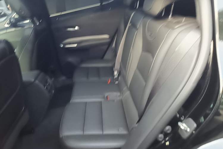 Used Cadillac XT4 2022 28T Two-Wheel-Drive Luxury Version Left Rear Seat