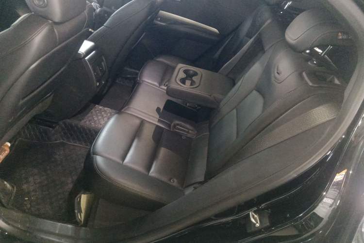 Used Cadillac XT4 2022 28T Two-Wheel-Drive Luxury Version Left Rear Seat