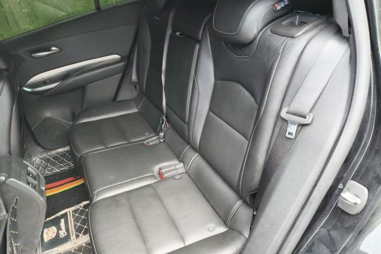 Used Cadillac XT4 2022 28T Two-Wheel-Drive Luxury Version Left Rear Seat