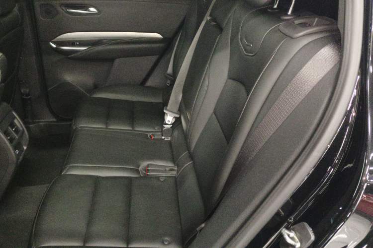 Used Cadillac XT4 2022 28T Two-Wheel-Drive Luxury Version Left Rear Seat