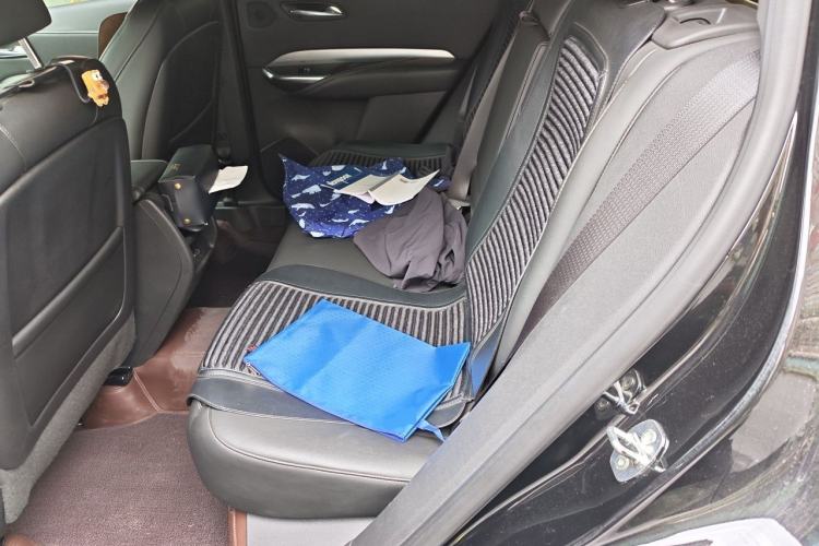 Used Cadillac XT4 2022 28T Two-Wheel-Drive Luxury Version Left Rear Seat