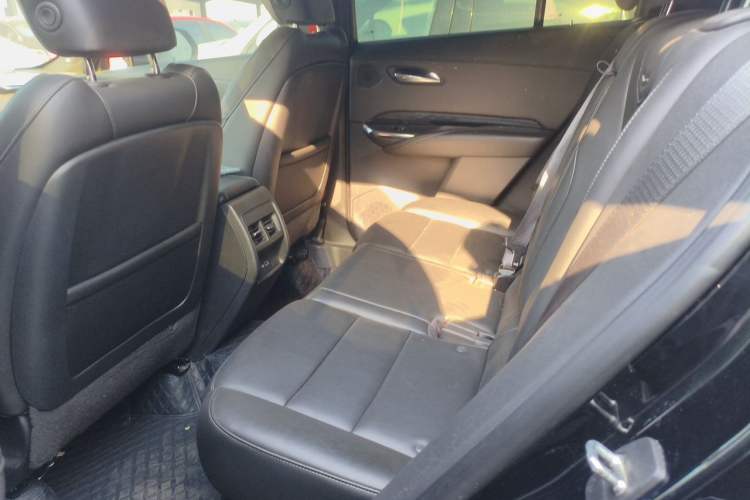 Used Cadillac XT4 2022 28T Two-Wheel-Drive Luxury Version Left Rear Seat